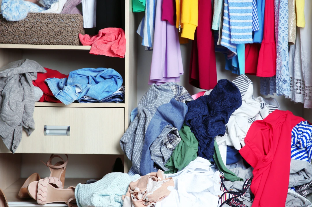Überfüllter Kleiderschrank in Berlin: Wir räumen auf
